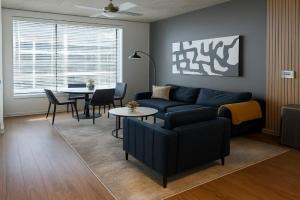 Birmingham Stay 2BR with Rooftop Amenities Apartments, Birmingham