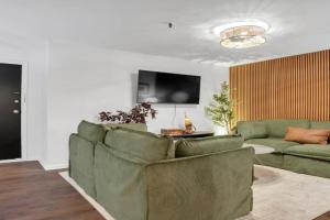 Modern Apartment, steps from Forsyth, Savannah