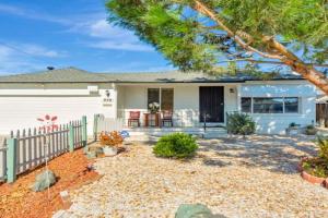 Newly Remodel home In North SJ Free Laundry, Wi-Fi, AC, Parking, full kitchen Guest house, San Jose