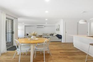 Two Queen BR - Modern & Moments from the city! Guest house, Toowoomba