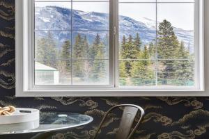 The Perfect Getaway for Exploring and Banff) Guest house, Canmore