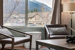 Charming and Stylish renovated Condo near Banff Guest house, Canmore
