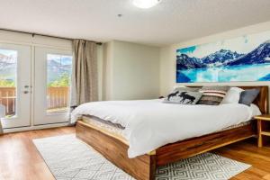 Charming Condo In The Heart Of Guest house, Canmore