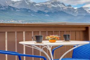 Cozy Condo in the Heart of Guest house, Canmore
