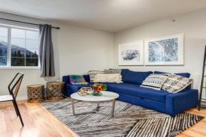 Delightful 2BR Mountain Escape in Guest house, Canmore