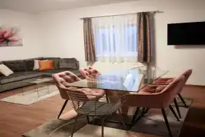 President Apartmanház, Bekescsaba