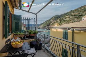 Gemma Apartment with AC & Sea View Balcony, Vernazza