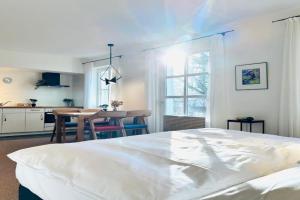 Parkblick Duo- 6 Personen- Balkon- Waschmaschine- Parkplatz Apartments, Wolfsburg
