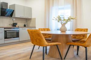 1 BR Bungalow - 1 Schlafzimmer - große Terrasse - Café - Sekt - an den Weinbergen Guest house, Rudesheim am Rhein