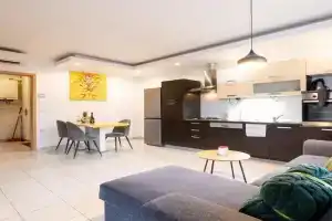 Apartment Supernova, Koper