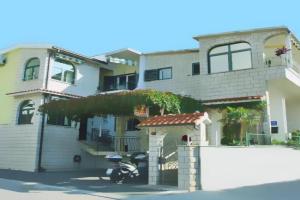 Apartment Komfortable Ferienwohnung mit Terrasse in Bidol by Interhome, Makarska