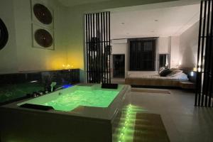 Charnel - Bora Bora Mini-hotel, Liege