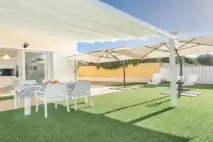 The Shell Beach House - 2 steps from the sea, Isola Rossa