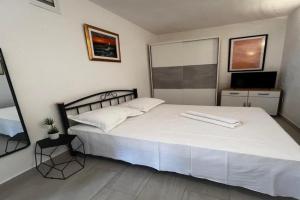 Studio 7631a, Supetar