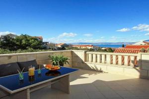 Cozy Apartment In With Wifi, Supetar