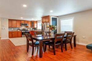 Marbella Lane - 3BR UpprLvl DTWN SJ Ldry Guest house, San Jose