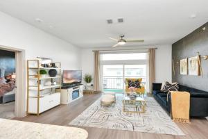 Modern Retreat at NRG Stadium in TX Med Center Apartments, Houston