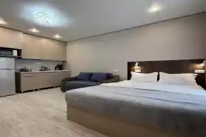 - studiya Raimbek rezidens 16-1 & pitevaya voda podarok Apartments, Almaty