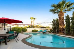 Tempe Delight-Heated Pool, Sport Court & King Beds Apartments, Tempe