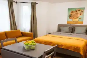 Villa Szent Imre - Private Rooms, Gyor
