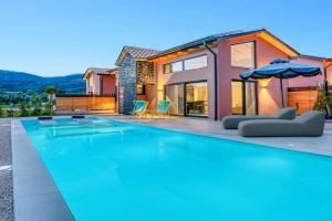 Villa Earth by Villa Plus, Lygia