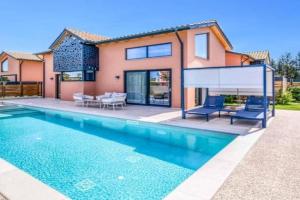 Villa Water by Villa Plus, Lygia