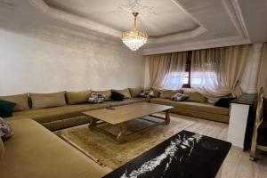 Appartement confortable à, idéalement situé près de la Corniche et du Stade Apartments, Rabat