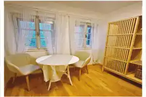 Studio homebase, Spital
