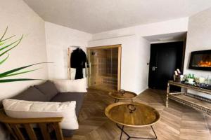 מלון ארנה - קומת סוויטות הגן עם סאונה פרטית Hotel, Rishon LeZion