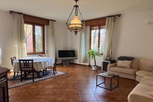Tamburini 38 Vintage Apartment Near City Center, Parking Included, Modena