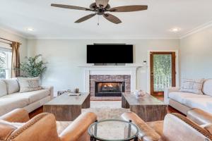 Summerville Historic Bungalow with Hot Tub Guest house, Augusta