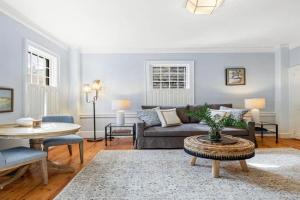 Sea Glass Suite - Luxury in Apartments, Newport