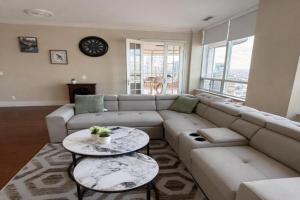 Luxury Penthouse with Celebration Square Views, Mississauga