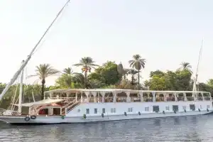 Miss Fatima Dahabiya-Nile Cruise 4 night sailing-Includes English speaking Guide and site seeing -All inclusive excluding alcoholic beverages Hotel