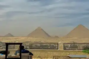 The Sharp Pyramids Hotel, Cairo