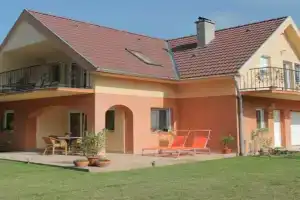 Holiday Home Waterfront in Zamardi-Balaton 55033, Szantod