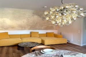 Art and Elegance, Family Friendly 2Bedroom Apartment near Frankfurt Airport, Free Parking, Russelsheim