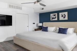 Landing Apartments - Ten01 On The Lake, Scottsdale