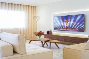 Luxury 3 Suites - Av Annakhil - 5 Min to Stadium, Rabat