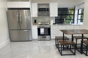 Transit-Friendly Flamingo Park Hideaway Apartments, West Palm Beach