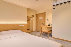 闻间晚安酒店上海外滩豫园地铁站店 Hotel, Shanghai