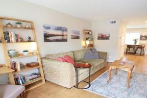 The Gibbon House of Old Town ALX, Alexandria