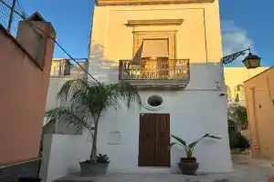 Casa Antica Tuie, Tuglie