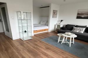 FeWo am Deich 2, modernes Apartment mit Balkon und Aufzug, Bremerhaven