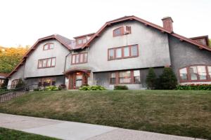 Leonard at Logan House, Grand Rapids