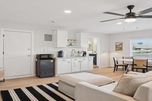 Chic Studio - King Bed and Sleeper, Tempe