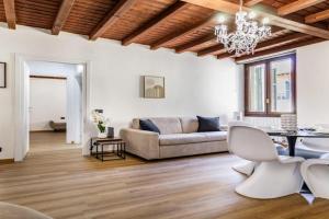 Tower Central Suite Downtown Borghi Apartments, Como