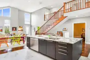 Beautiful 3BR Old Town Home Steps to Queen St Guest house, Niagara-On-The-Lake