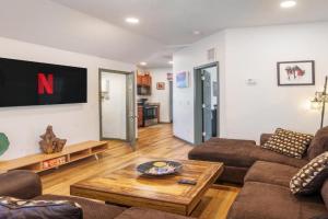 Stylish & Quiet 3BD Sleeps 8 Near Stadium & Downtown Guest house, Jacksonville