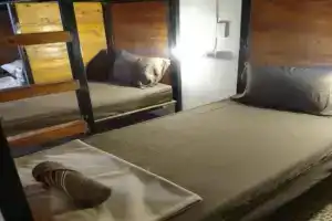 Universal Hostel, Baan Tai